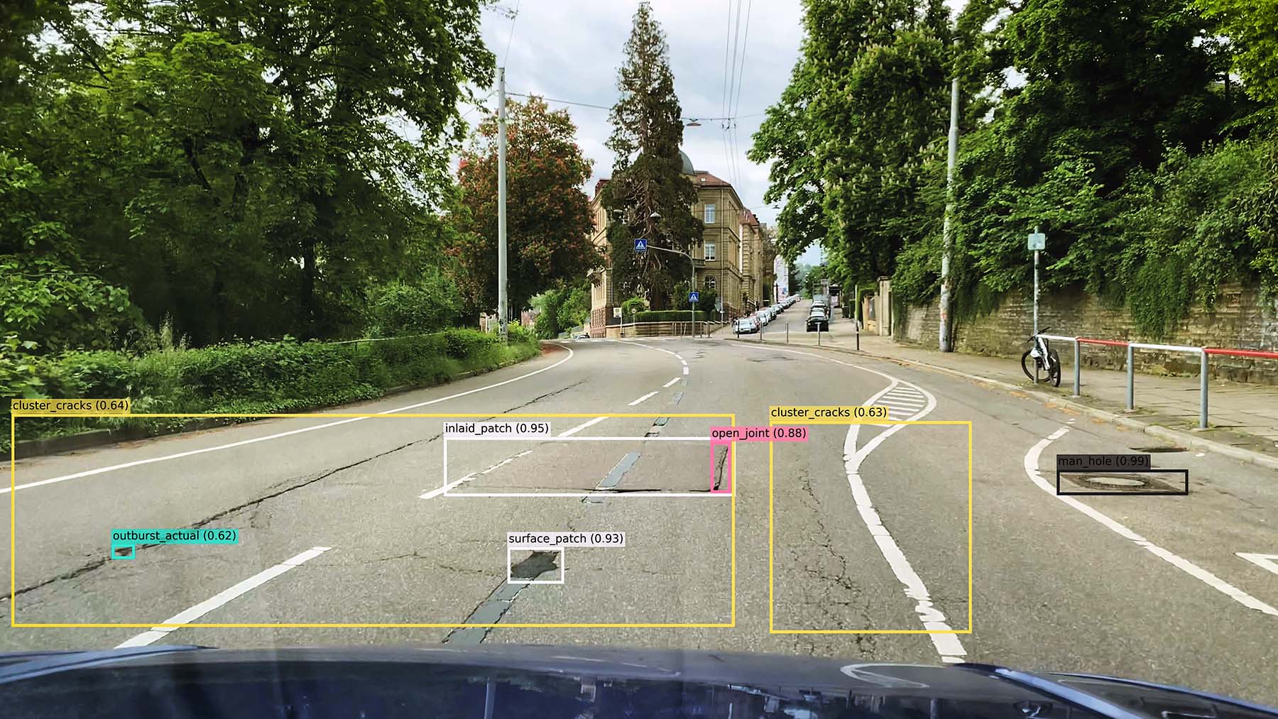 Das AI system von vialytics welches im detail zeigt, wie Straßenschäden vom System erkannt werden.