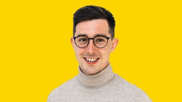 Florian-Lübs-portrait-yellow