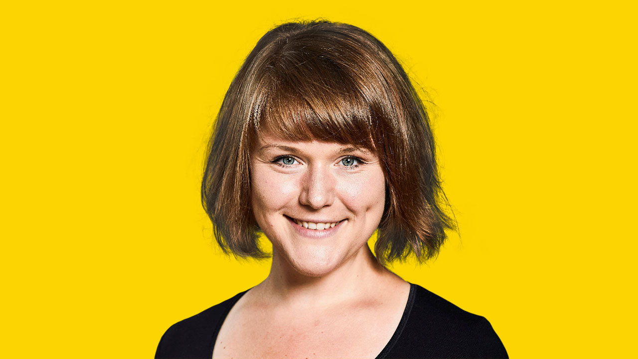 Regina-Gerok-portrait-yellow