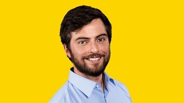 Stephan-Goetze-portrait-yellow