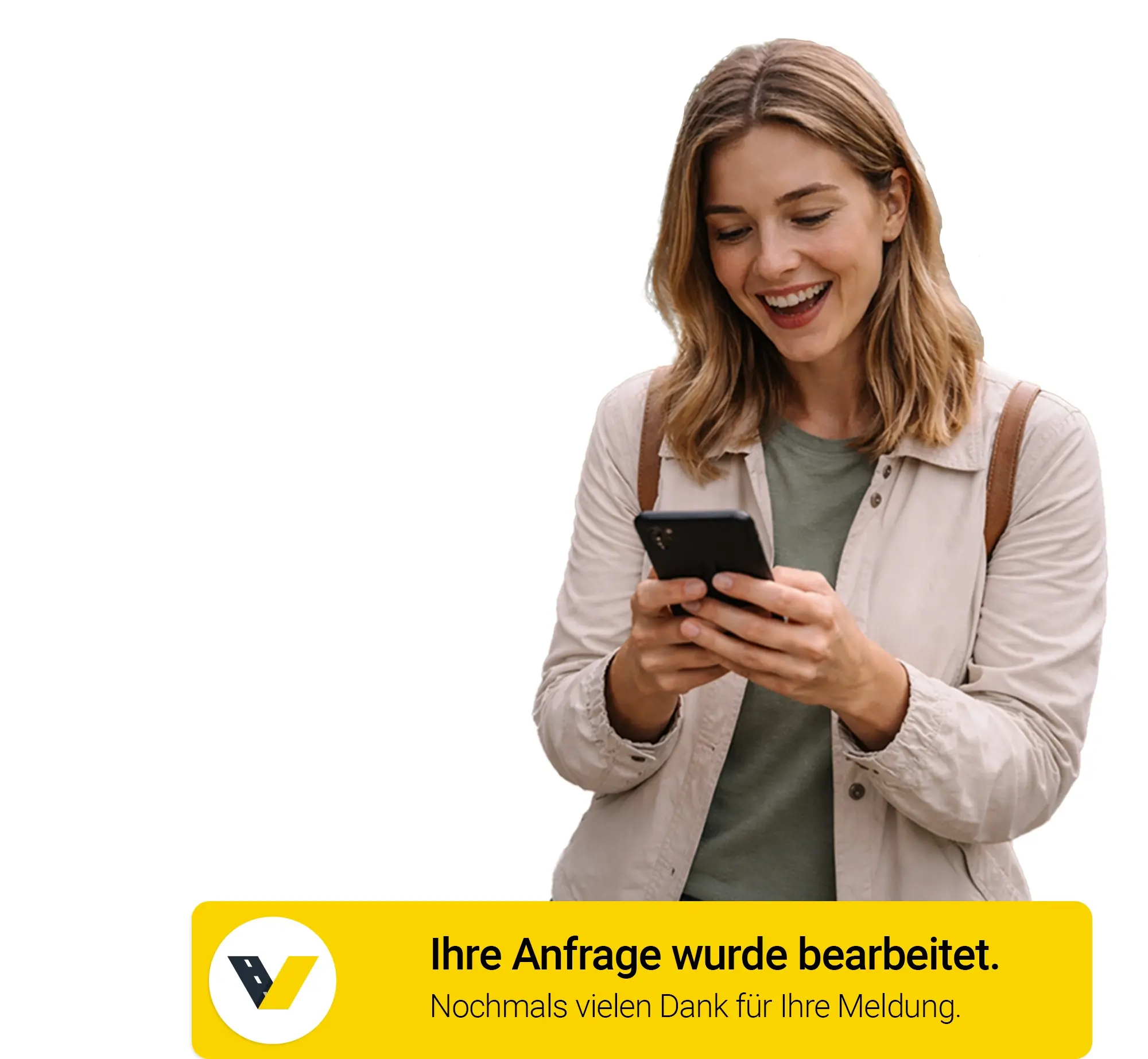 Eine Frau ist erfreut über die erfolgreiche Bearbeitung Ihrer Meldung via Copilot Bürgermeldungen