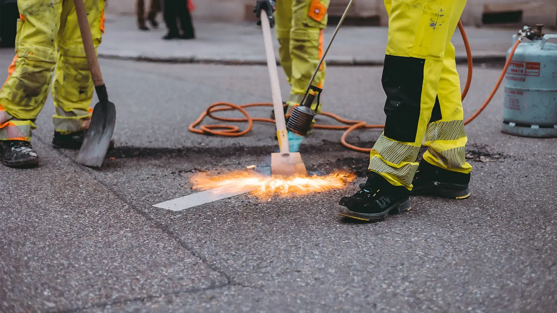 Abgefahren: Künstliche Intelligenz erkennt beschädigte Längsmarkierungen im Vorbeifahren